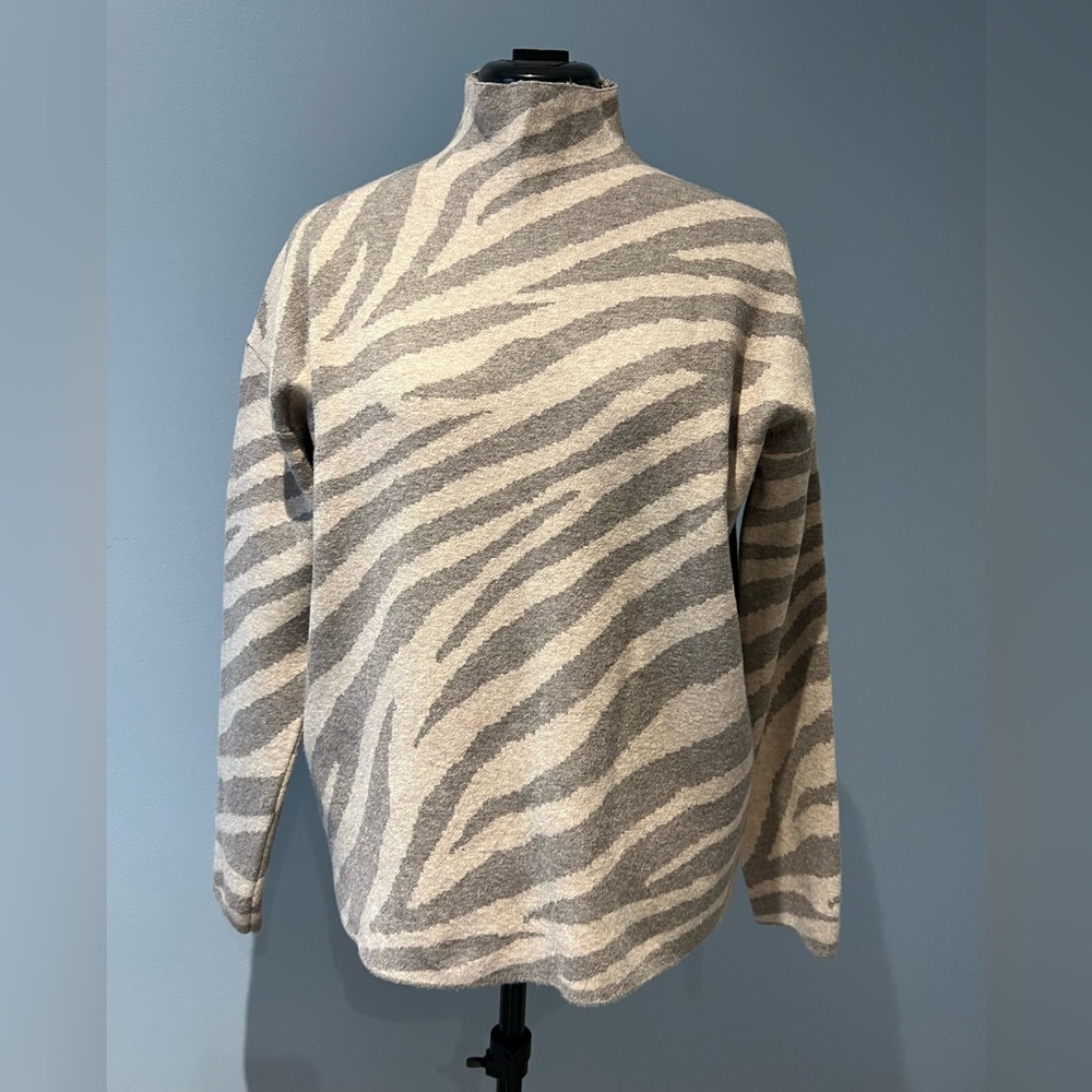 Tahari Zebra Print Knit Sweater Neutral Gray Beige Long Sleeve Size L